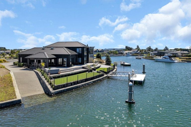 Photo of property in 25 Waitemata Drive, One Tree Point, 0118