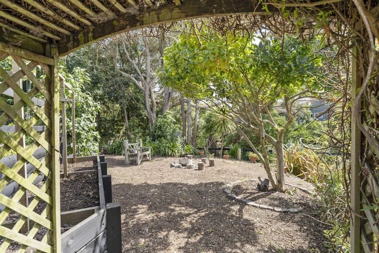 Photo of property in 15 Robert Grove, Paraparaumu, 5032