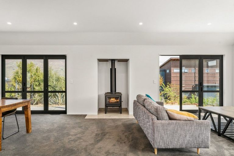 Photo of property in 37 Farrant Drive, Wanaka, 9305