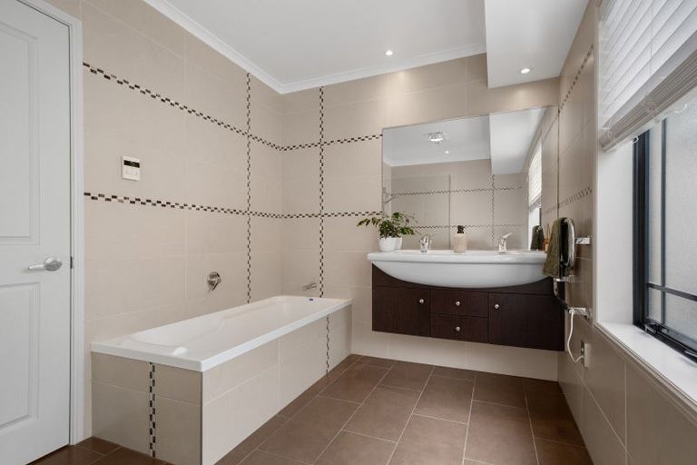 Photo of property in 61 Glenmonarch Place, Pyes Pa, Tauranga, 3112