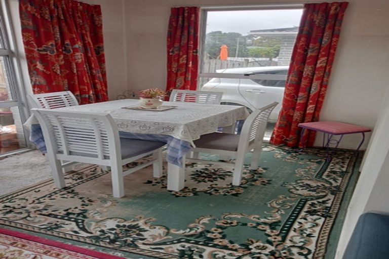 Photo of property in 22 Buckley Grove, Paraparaumu, 5032