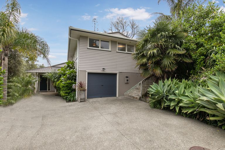 Photo of property in 8 Palawan Place, Torbay, Auckland, 0630