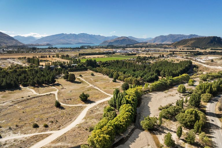Photo of property in 293 Riverbank Road, Wanaka, 9382