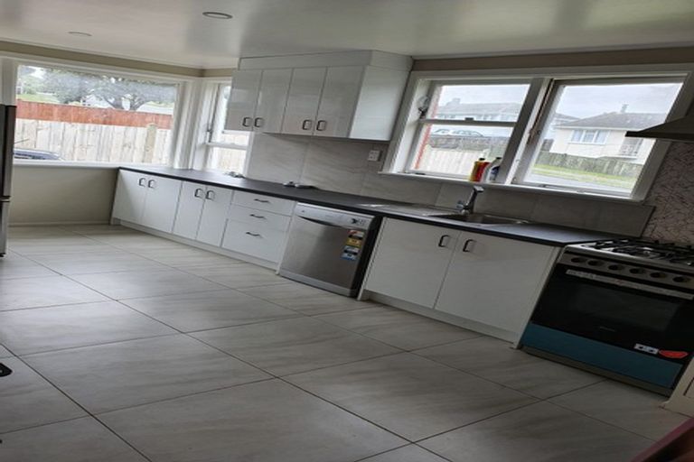 Photo of property in 8 Takapuwahia Drive, Takapuwahia, Porirua, 5022