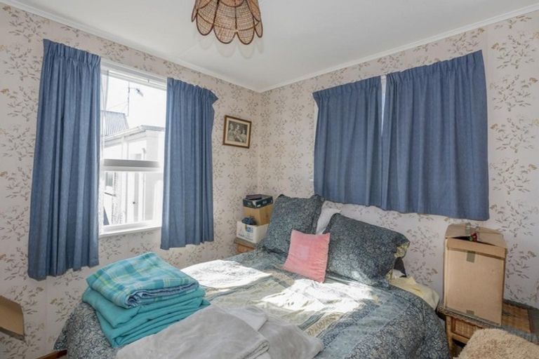 Photo of property in 2 Ely Place, Levin, 5510