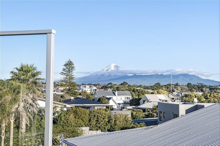 Photo of property in 3/12 Beach Street, Fitzroy, New Plymouth, 4312