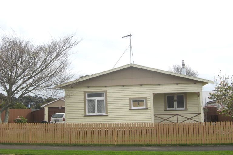 Photo of property in 13 Calgher Avenue, Waitara, 4320