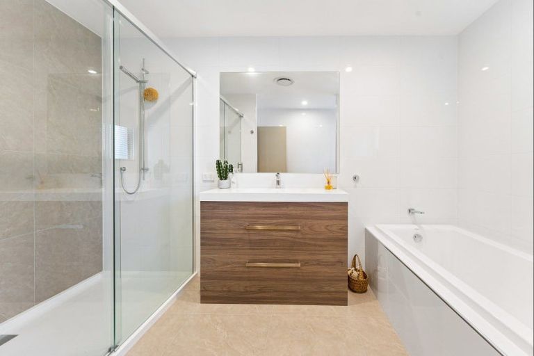 Photo of property in 6 Durness Place, Red Beach, 0932