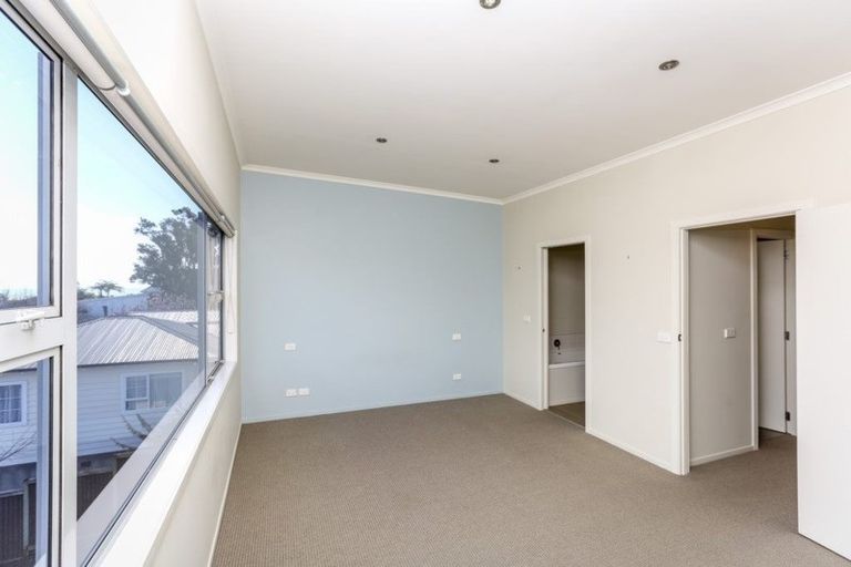 Photo of property in The Strand, 7/16 Ronald Street, Strandon, New Plymouth, 4312