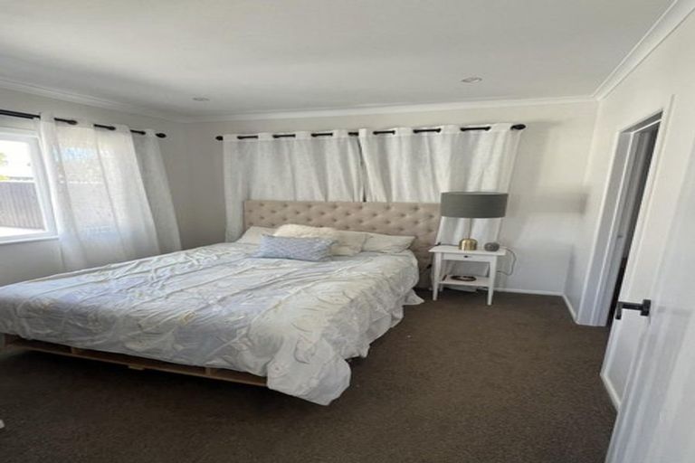 Photo of property in 3a Paton Avenue, Te Atatu South, Auckland, 0610