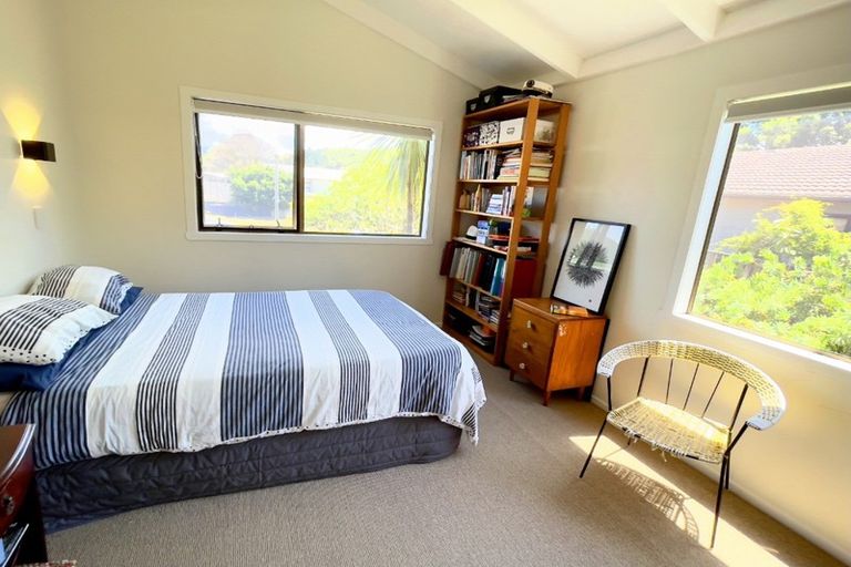 Photo of property in 402 Linton Crescent, Whangamata, 3620