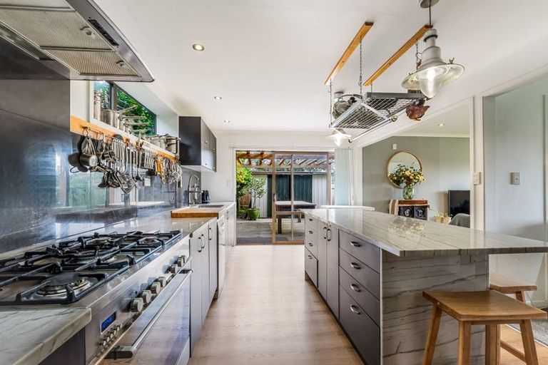 Photo of property in 1/1 Sharon Road, Waiake, Auckland, 0630