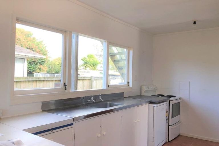 Photo of property in 42 Durham Street, Te Atatu Peninsula, Auckland, 0610