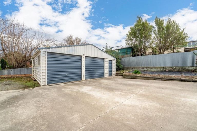 Photo of property in 10 Avenue Road, West End, Timaru, 7910
