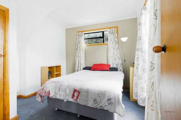 Photo of property in 8 Walker Road, Henderson Valley, Auckland, 0612