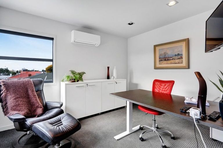 Photo of property in 208 Powderham Street, New Plymouth, 4310