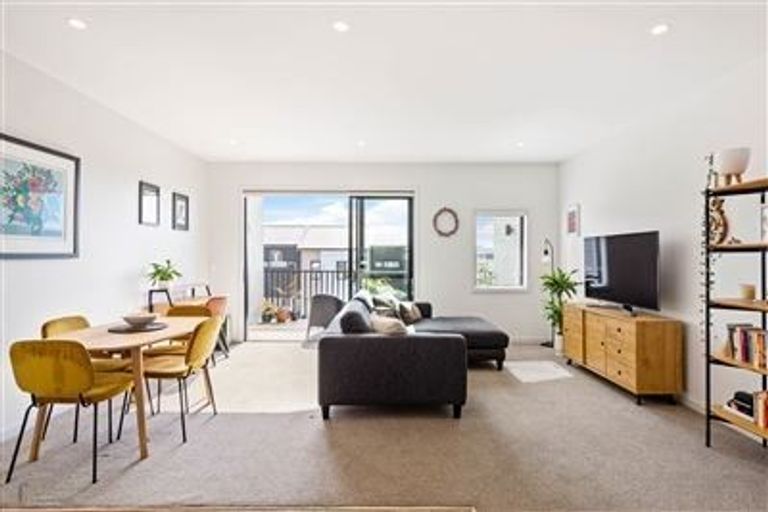 Photo of property in 6/3 Genevieve Lane, Hobsonville, Auckland, 0616