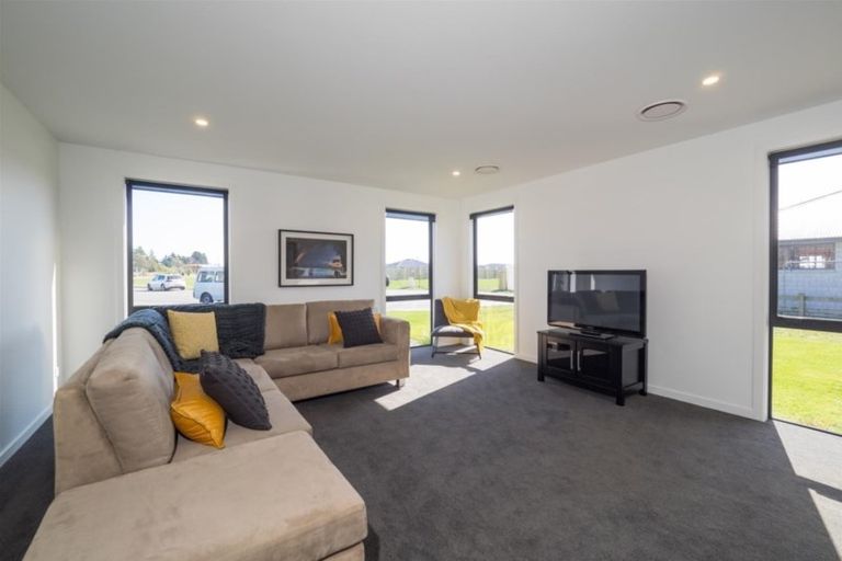 Photo of property in 16 Kelburn Place, Tinwald, Ashburton, 7700