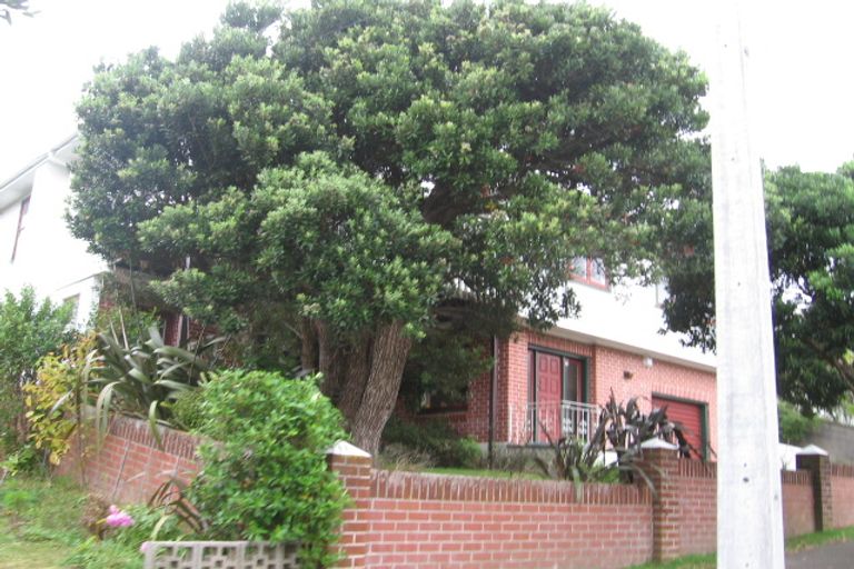 Photo of property in 77 Redwood Avenue, Tawa, Wellington, 5028