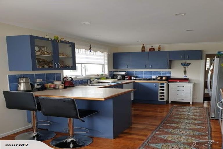 Photo of property in 16 Turville Crescent, Newlands, Wellington, 6037