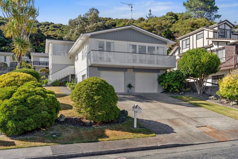 Photo of property in 37 Holland Street, Wainuiomata, Lower Hutt, 5014