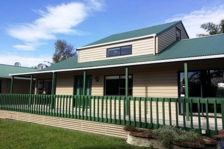 Photo of property in 14 Chablis Place, Henderson, Auckland, 0612