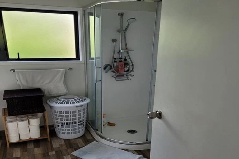 Photo of property in 1/100 Birkdale Road, Birkdale, Auckland, 0626