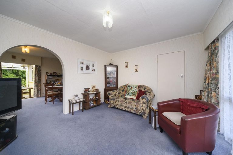 Photo of property in 37 Waterloo Crescent, Hokowhitu, Palmerston North, 4410