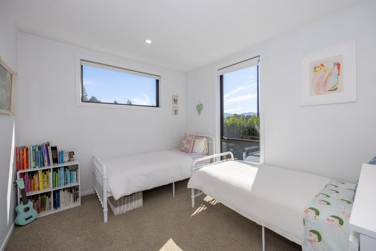 Photo of property in 30 Mount Creighton Crescent, Wanaka, 9305