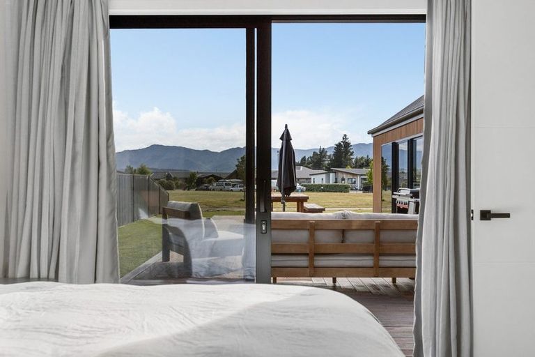 Photo of property in 3 Pepperwood Green, Albert Town, Wanaka, 9305