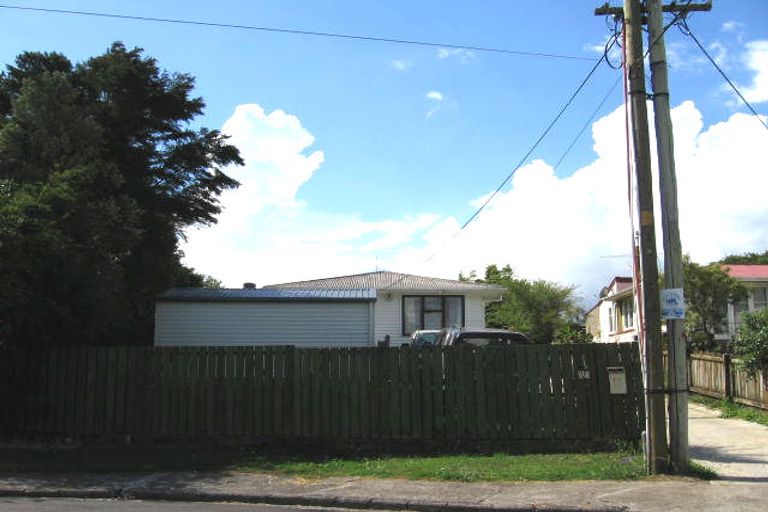 Photo of property in 17 Hinau Street, New Lynn, Auckland, 0600
