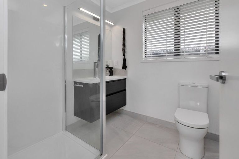 Photo of property in 25 Kitemaunga Avenue, One Tree Point, 0118