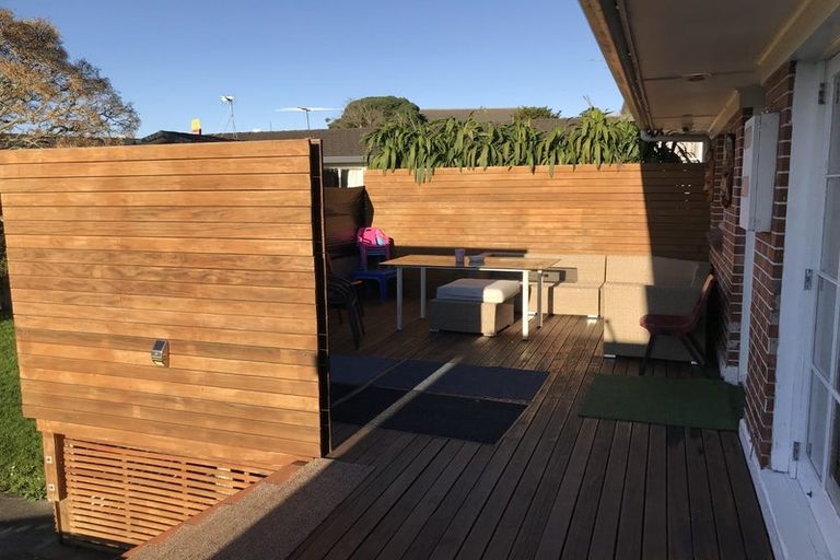 Photo of property in 28 Coles Crescent, Papakura, 2110