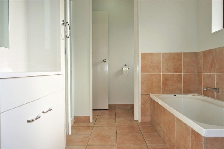 Photo of property in 17 Marblewood Grove, Pukekohe, 2120