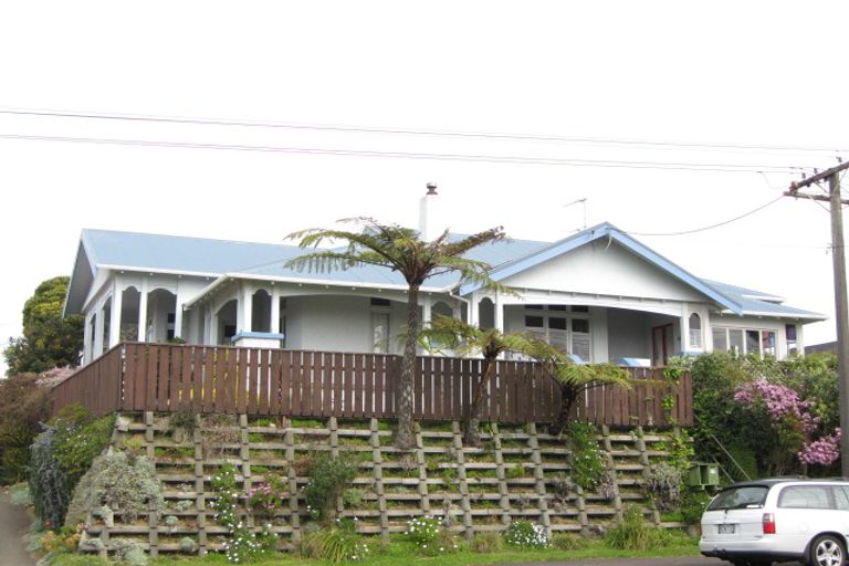 Photo of property in 17 Birdwood Avenue, Moturoa, New Plymouth, 4310