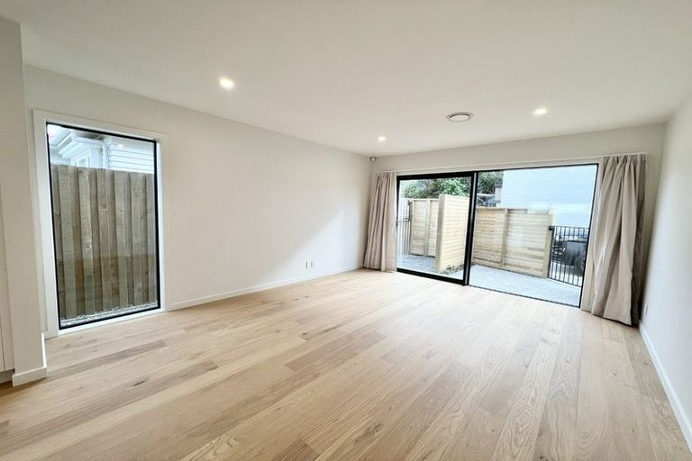 Photo of property in 35 Ludlam Crescent, Woburn, Lower Hutt, 5010