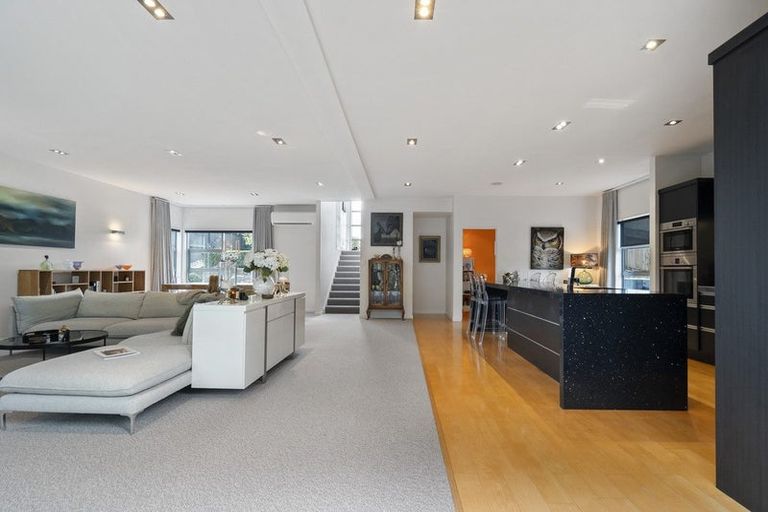 Photo of property in 42 Ruapehu Drive, Fitzherbert, Palmerston North, 4410