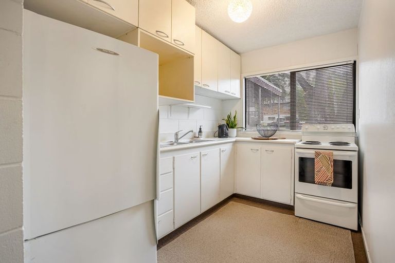 Photo of property in 2/40 Evans Road, Glen Eden, Auckland, 0602