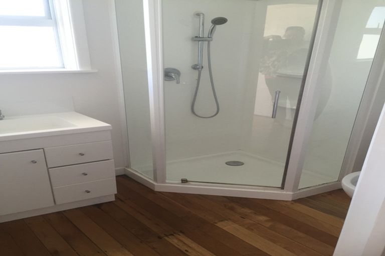 Photo of property in 257 Henderson Valley Road, Henderson, Auckland, 0612