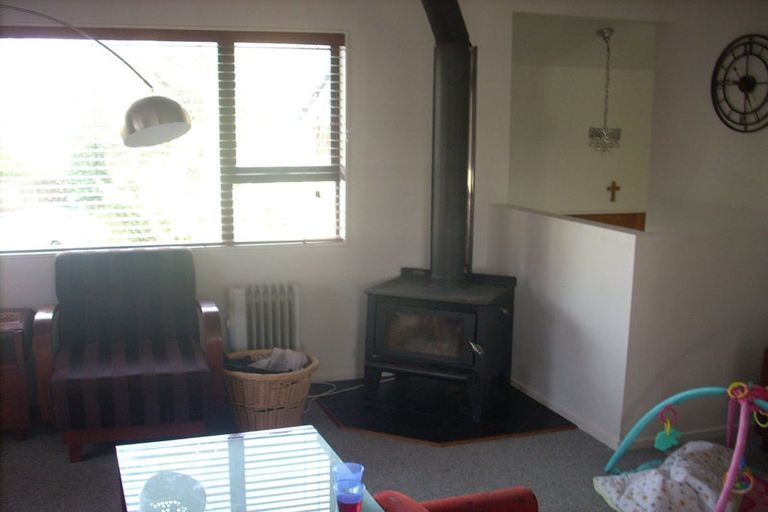 Photo of property in 2/6 Topliss Drive, Northcross, Auckland, 0632