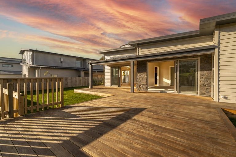 Photo of property in 24 Farnworth Terrace, Churton Park, Wellington, 6037