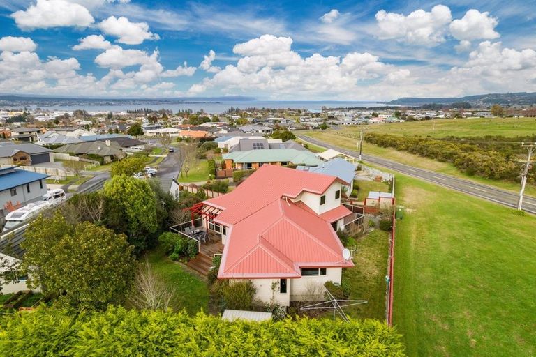 Photo of property in 16 Carpentras Way, Nukuhau, Taupo, 3330