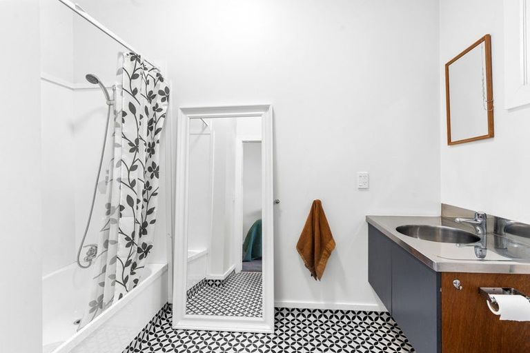 Photo of property in 17-19 Weld Street, Martinborough, 5711