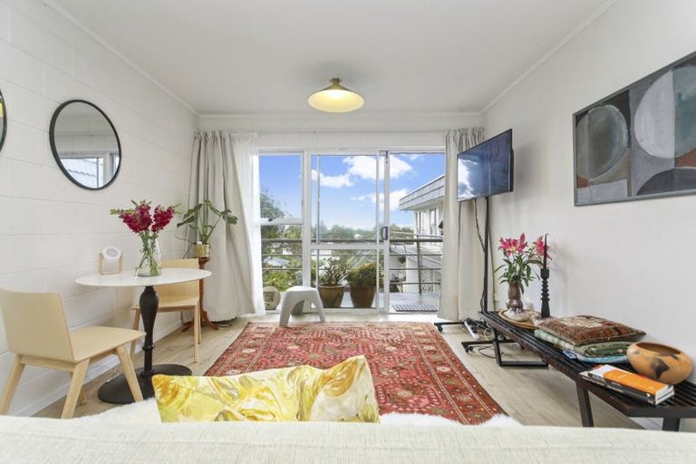 Photo of property in 11/19a Verbena Road, Birkdale, Auckland, 0626