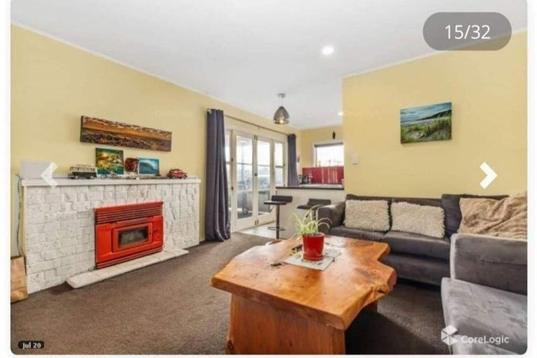 Photo of property in 1/10 Bishop Street, Green Bay, Auckland, 0604