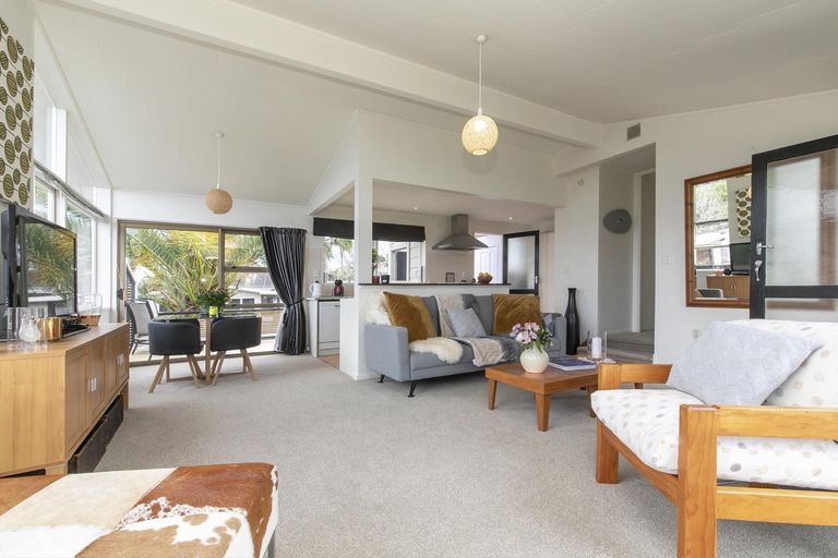 Photo of property in 14 Great North Road, Riverhead, 0820