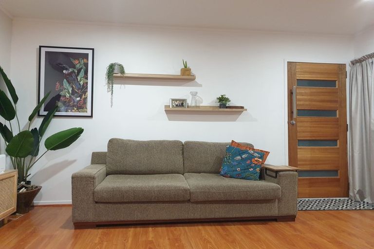 Photo of property in 1/219 Glenfield Road, Hillcrest, Auckland, 0627