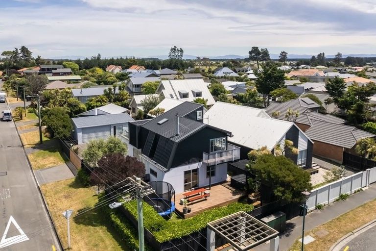 Photo of property in 17 Larnach Street, Waimairi Beach, Christchurch, 8083