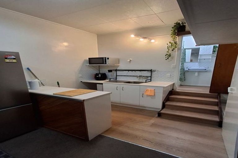 Photo of property in 2/918 Beach Road, Waiake, Auckland, 0630