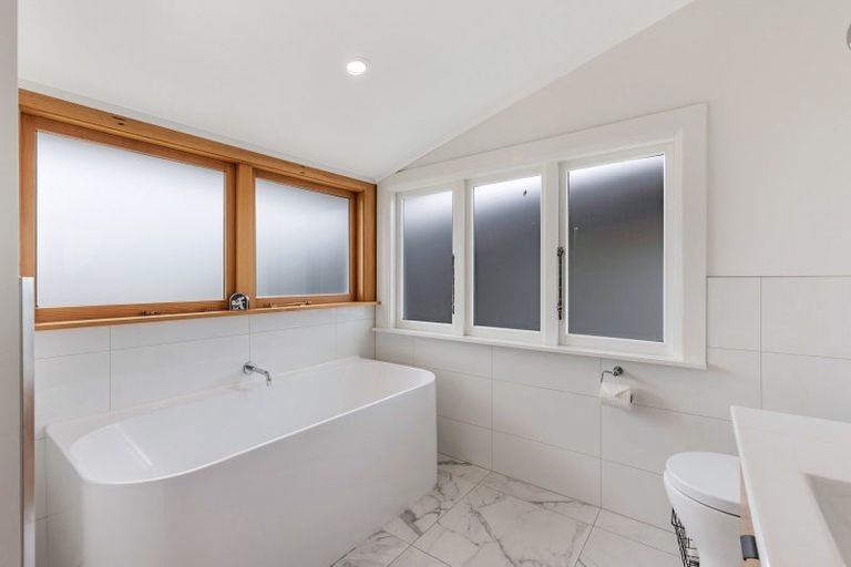 Photo of property in 2 Alma Place, Milson, Palmerston North, 4414